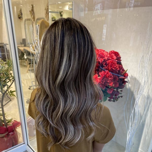 レイヤーカット×ハイライトカラー