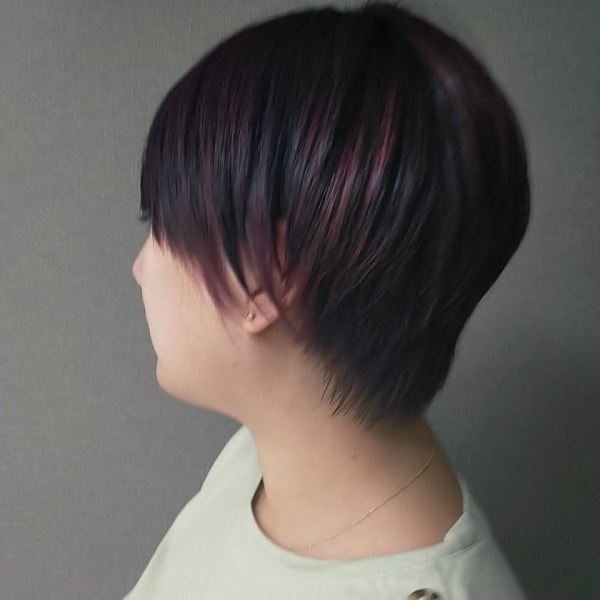 ピンクバイオレット系のハンサムショート