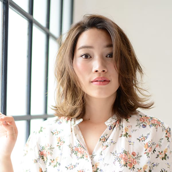 モード感を引き出すこなれストレート