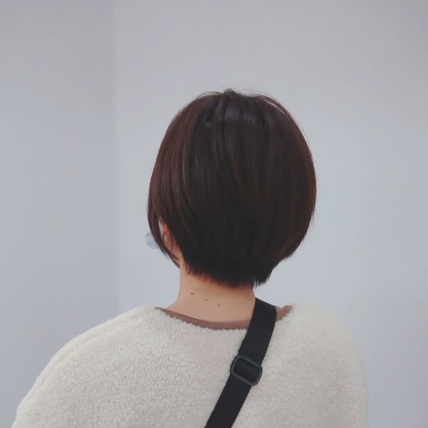 大人かわいい女子ショート＋白髪もはいる透け感ミント