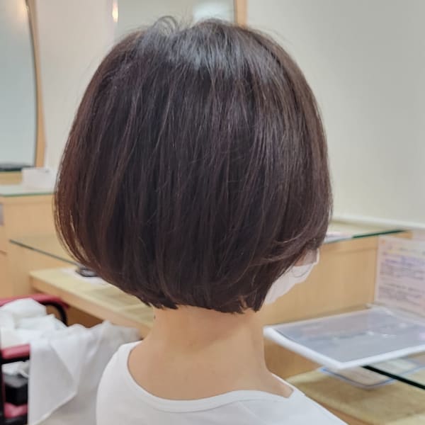 大人の丸みショートボブ