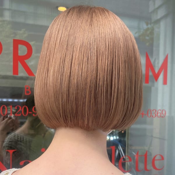 ハイトーンミルクティーベージュ×ワンレングスボブ