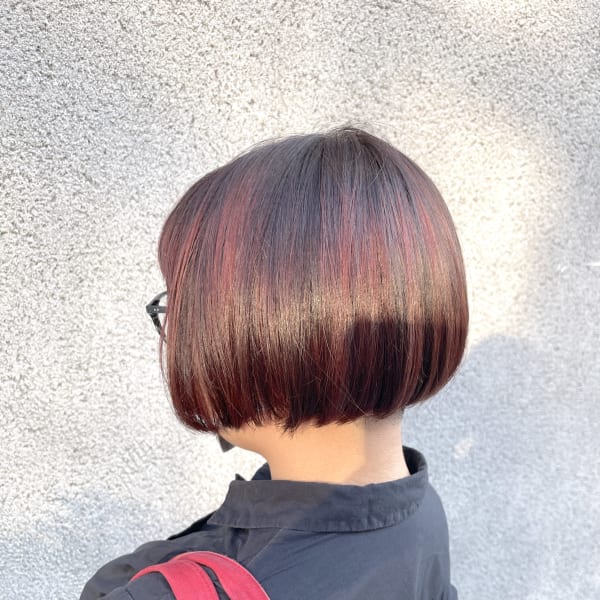 刈り上げボブ個性派モードヘア　チェリーピンク　ピンクパープル