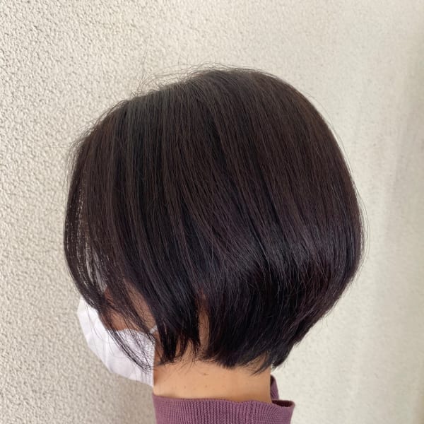 深みカラーのショートボブ