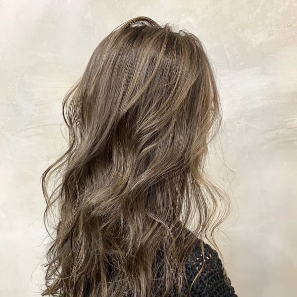 オリーブベージュ×シークレットハイライト (OIKAWA)