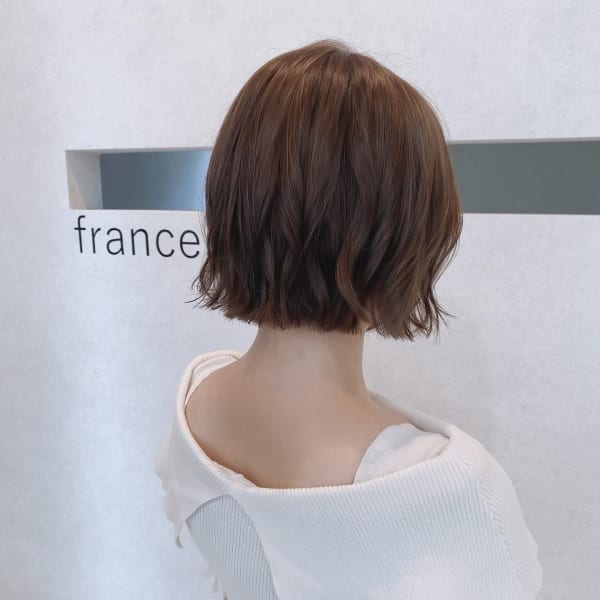 マロンベージュ×切りっぱなしボブ