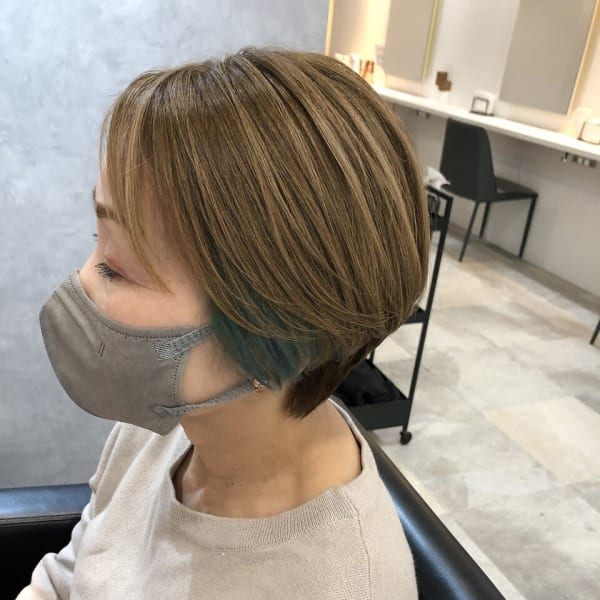 大人ショートにインナーカラー