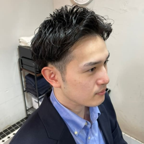 アップバング　黒髪　ビジネス　ツーブロック　20代/30代