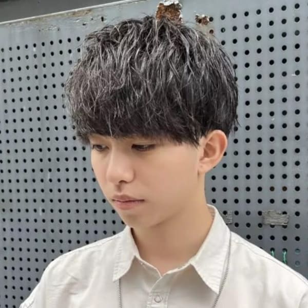 黒髪　ツーブロックマッシュ　ツイストパーマ　束感【札幌】|THIS IS BARBER