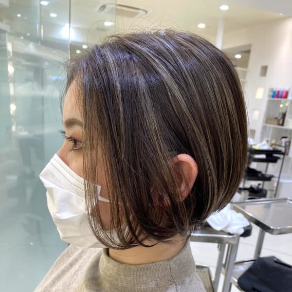 かっこよくありたい！大人女性のハイライトショート