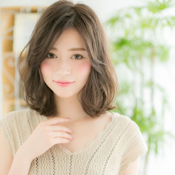 【浅草美容院HANARE】プラチナベージュゆるふわくびれヘア