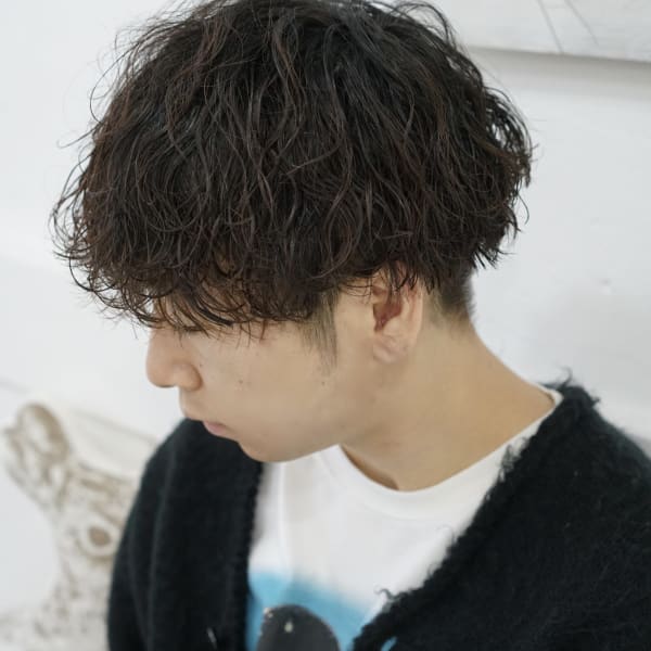 波巻きスパイラルパーマ刈り上げマッシュ