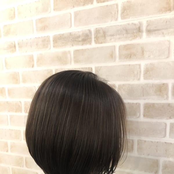 ショートボブ/ベージュ/大人可愛いボブ/明るい白髪染め|Flow