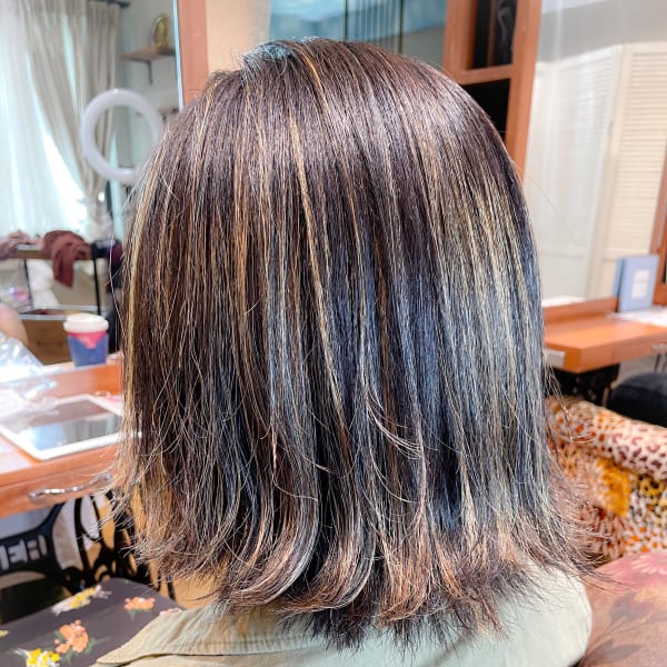 西梅田ボブ/グレージュ/白髪ぼかし【Attirer飯田裕之】