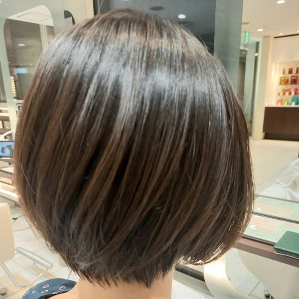 大人可愛い前下がりショートボブ丸みショート