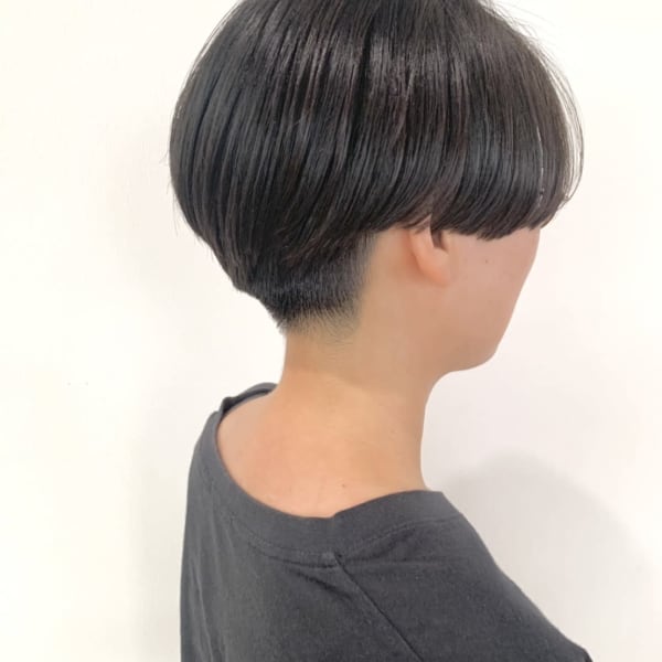 刈り上げ/ハンサムショート/黒髪スタイル