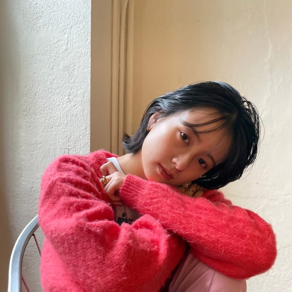 レイヤーミニウルフチェリーブラウンショート美髪前下がりボブ