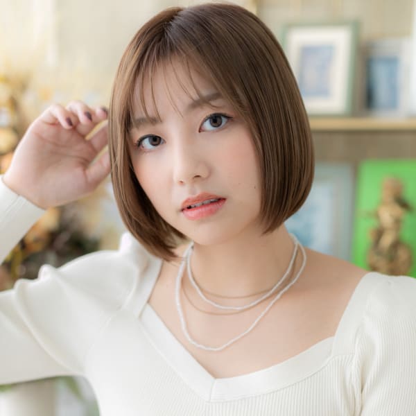 シースルーバング艶カラー前下がり大人ボブ 3Dハイライト