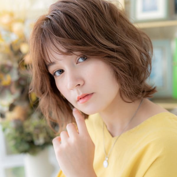 透け感くせ毛風外ハネミディアムウルフヘア ふんわりカール