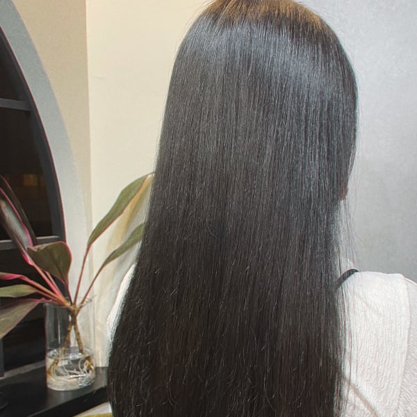 《話題の髪質改善トリートメント》 で叶える、艶サラロングヘア