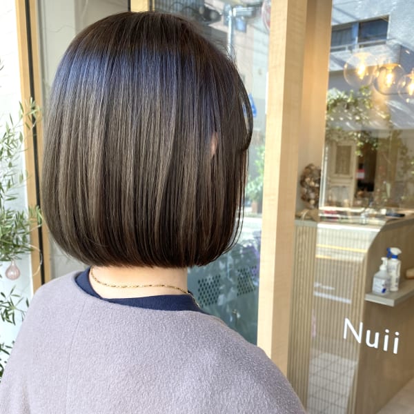 タイトな丸みボブ＆ネイビーグレーベージュ♪|Nuii