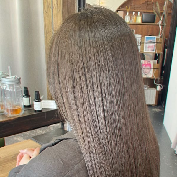 《話題の髪質改善トリートメント》 で叶える、艶サラロングヘア