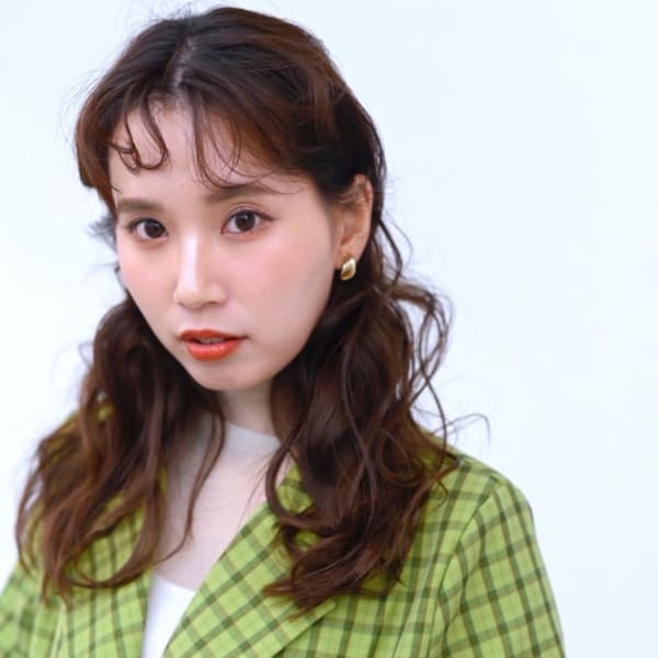 ツヤのあるブラウンカラーにふわふわカール|Relais 本山