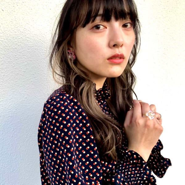 インナーカラーフェイスフレーミング大人可愛いスタイル