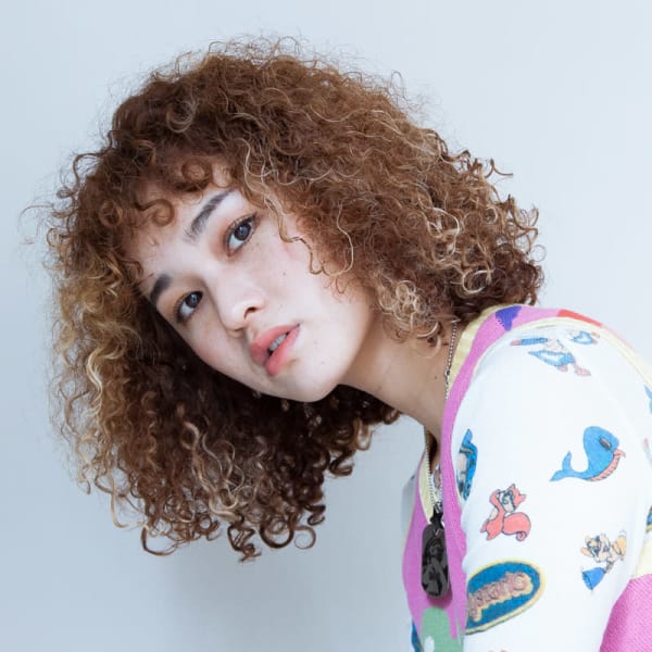 スパイラルパーマ　ブリーチハイライト