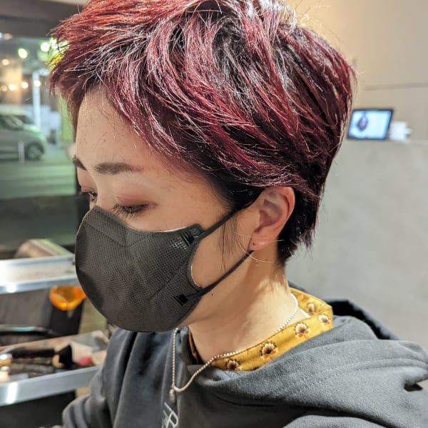 ルーツシャドウのレッドバイオレットカラー ベリーショート