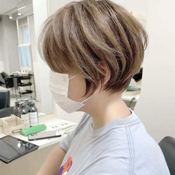横顔魅力ショート