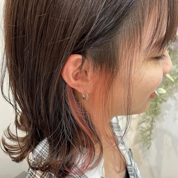 チラ見えがかわいい☆薄ピンクイヤリング