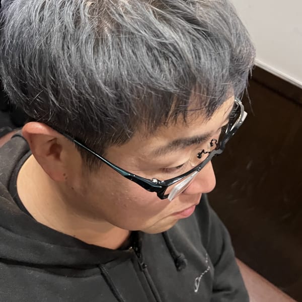 渋めのグレーヘアー