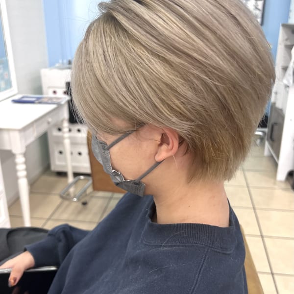 ホワイトベージュ