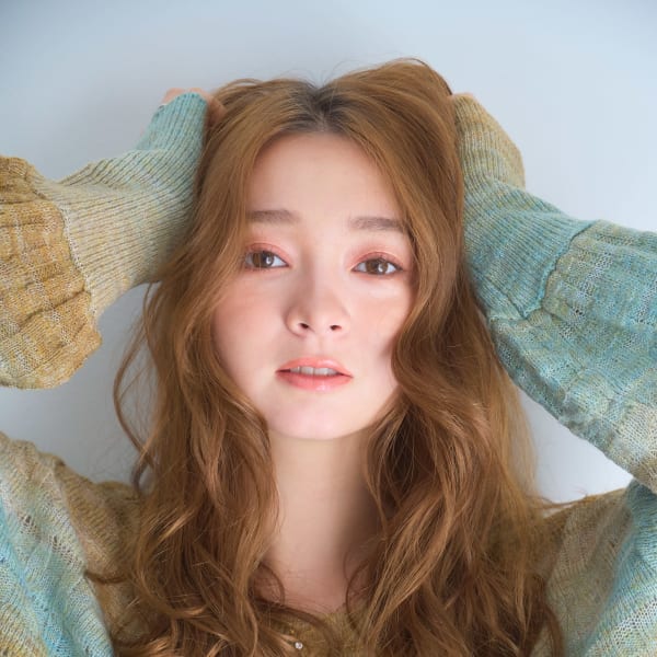 外国人風フリンジウェーブアンバーベージュ