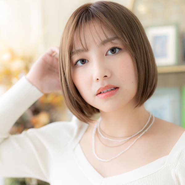 シースルーバング艶カラー前下がり大人ボブ うる艶髪