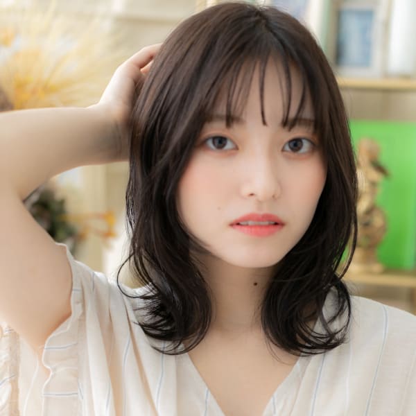 暗髪バレイヤージュくせ毛風エアリーミディ うる艶髪