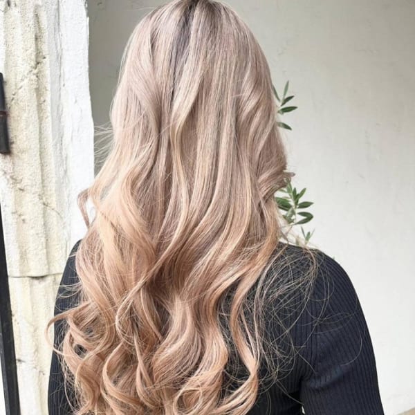 ホワイト系ミルクティーカラー