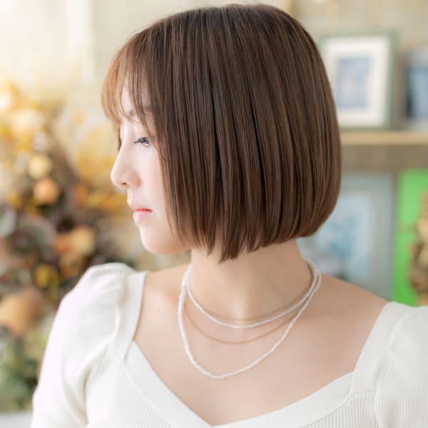 シースルーバング艶カラー前下がり大人ボブ　マロン