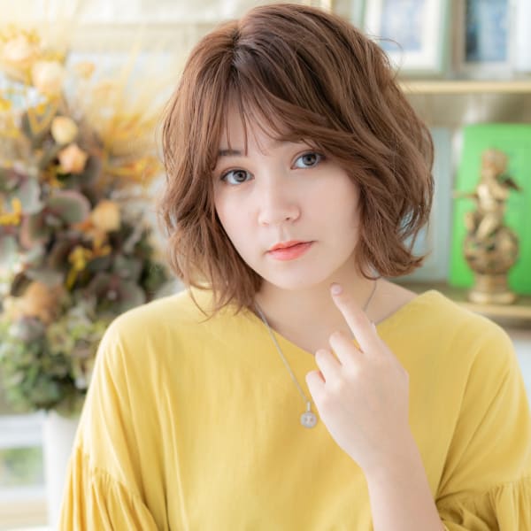 透け感くせ毛風外ハネミディアムウルフヘア キレイめカジュアル