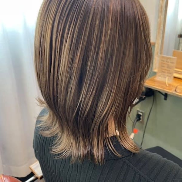 くびれミディアム　（ハイライトカラー）