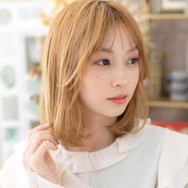 韓国風ブロンドへア前下がりエアストレート　外国人風カラー