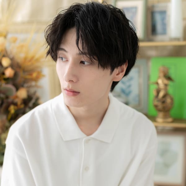 黒髪ツーブロックパーマくせ毛風スパイラル　マッシュヘアー