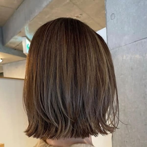 ショートボブ×グレージュ