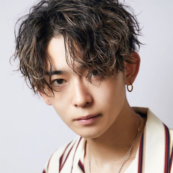 メンズヘア整形スパイラルパーマ波巻きツイストメンズパーマ髪型