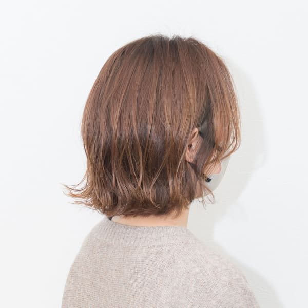 ショート【外ハネ×艶カラー】