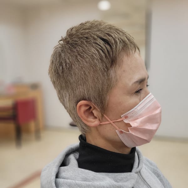 ブリーチオンカラーベリーショート