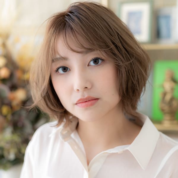 アシンメトリー透け感外国人風Aラインボブ ヘルシースタイル