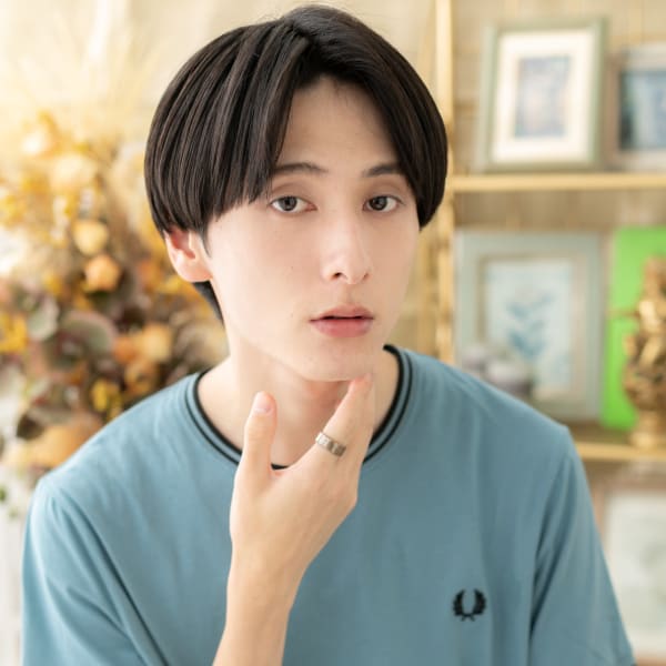 センターパート黒髪爽やかクラウドマッシュ ヘルシースタイル