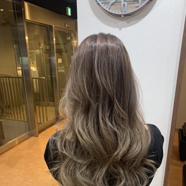 シルバーグレージュ